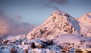 Превью обои горы, дом, снег, море, побережье