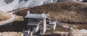Превью обои горы, дом, здание, скалы, вершина