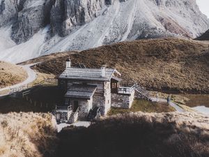 Превью обои горы, дом, здание, скалы, вершина