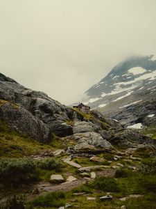 Превью обои горы, домик, зелень, пейзаж