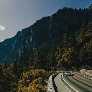 Превью обои горы, дорога, автомобиль, движение