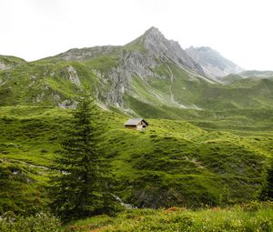 Превью обои горы, холмы, домик, природа, зелень