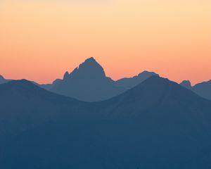 Превью обои горы, холмы, очертания, сумерки, полумрак