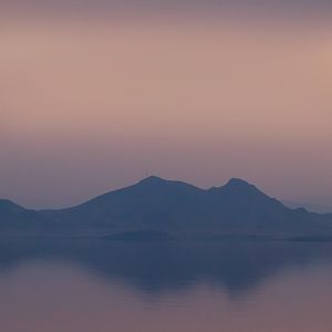 Превью обои горы, холмы, отражение, сумерки