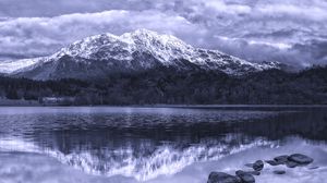 Превью обои горы, камни, море, шотландия, ben venue, achray forest, черное-белое, чб