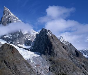 Превью обои горы, камни, острые, серый, белый, голубой