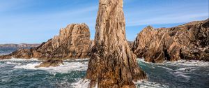 Превью обои горы, камни, скалы, море, морская пена, природа, небо