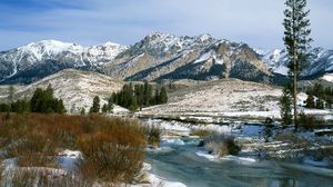 Превью обои горы, кусты, весна, снег, вода, айдахо