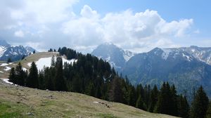 Превью обои горы, лес, деревья, облака, небо, природа