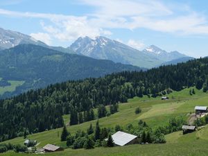 Превью обои горы, лес, деревья, домики, пейзаж