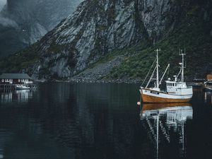 Превью обои горы, лодки, вода, туман