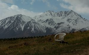 Превью обои горы, лужайка, кресло, трава, природа