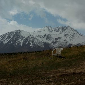 Превью обои горы, лужайка, кресло, трава, природа