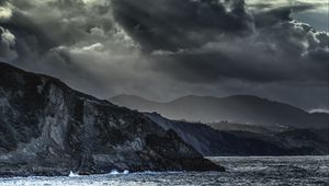 Превью обои горы, море, облака, темный, природа