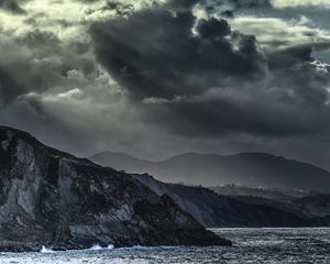 Превью обои горы, море, облака, темный, природа