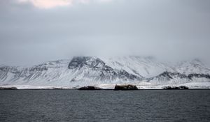 Превью обои горы, море, туман, снег, горизонт, рейкьявик, исландия