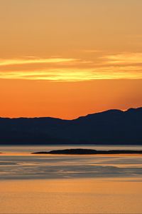 Превью обои горы, море, закат, небо, темный