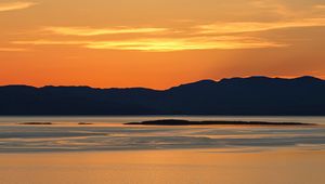 Превью обои горы, море, закат, небо, темный