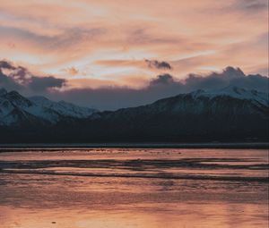 Превью обои горы, море, закат, горизонт, небо, облака, пейзаж