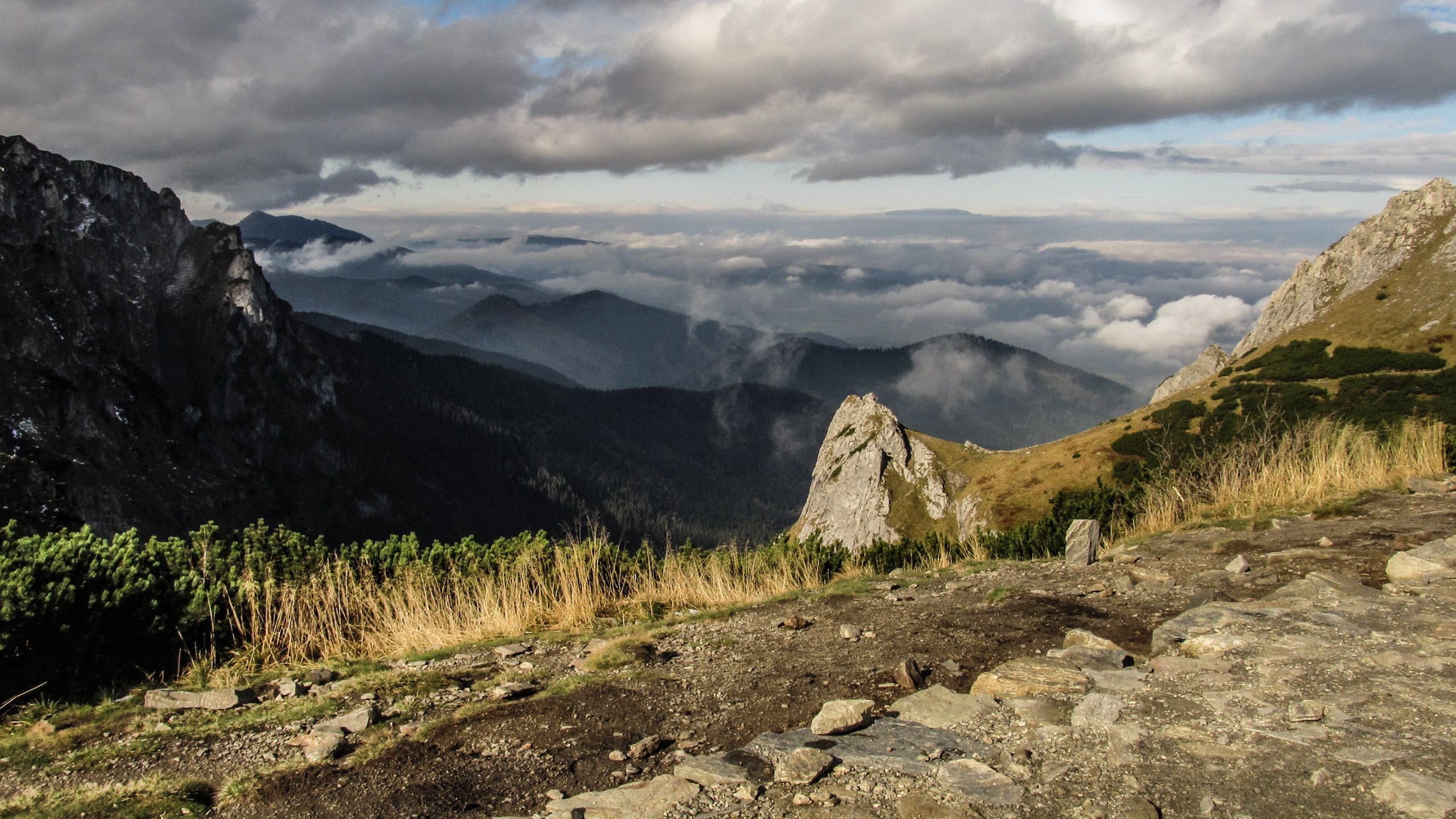 Камни в горах