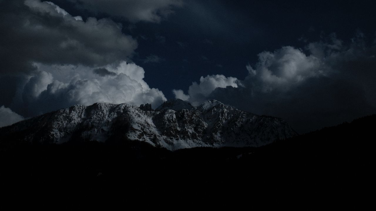Обои горы, ночь, облака, вершины