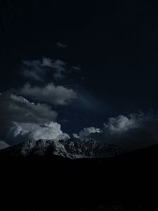 Превью обои горы, ночь, облака, вершины