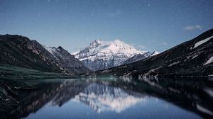 Превью обои горы, ночь, звездное небо, отражение, заснеженный