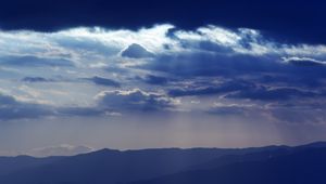 Превью обои горы, облака, небо, лучи