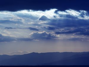 Превью обои горы, облака, небо, лучи