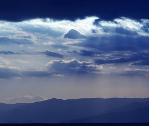 Превью обои горы, облака, небо, лучи