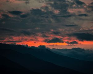 Превью обои горы, облака, ночь, темный, пористый