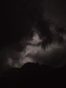 Превью обои горы, облака, ночь, темный