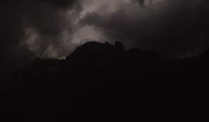 Превью обои горы, облака, ночь, темный