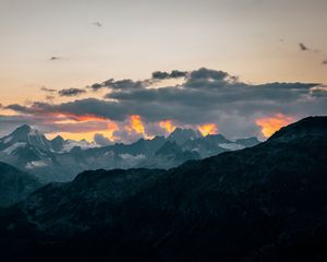 Превью обои горы, облака, пейзаж, вершины, высота