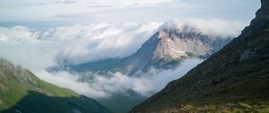 Превью обои горы, облака, склон, трава, природа