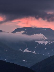 Превью обои горы, облака, снег, вершины, норвегия