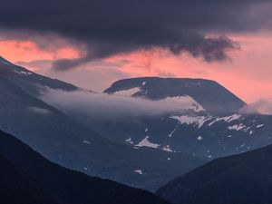 Превью обои горы, облака, снег, вершины, норвегия