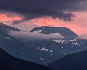 Превью обои горы, облака, снег, вершины, норвегия