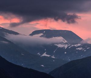 Превью обои горы, облака, снег, вершины, норвегия