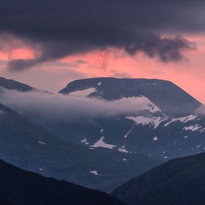 Превью обои горы, облака, снег, вершины, норвегия