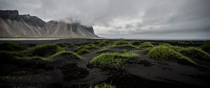 Превью обои горы, облака, трава, пейзаж, исландия