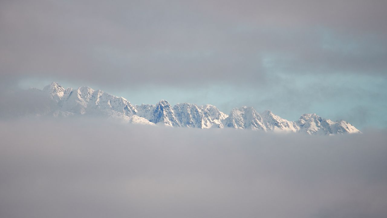 Обои горы, облака, вершины, заснеженный, снег