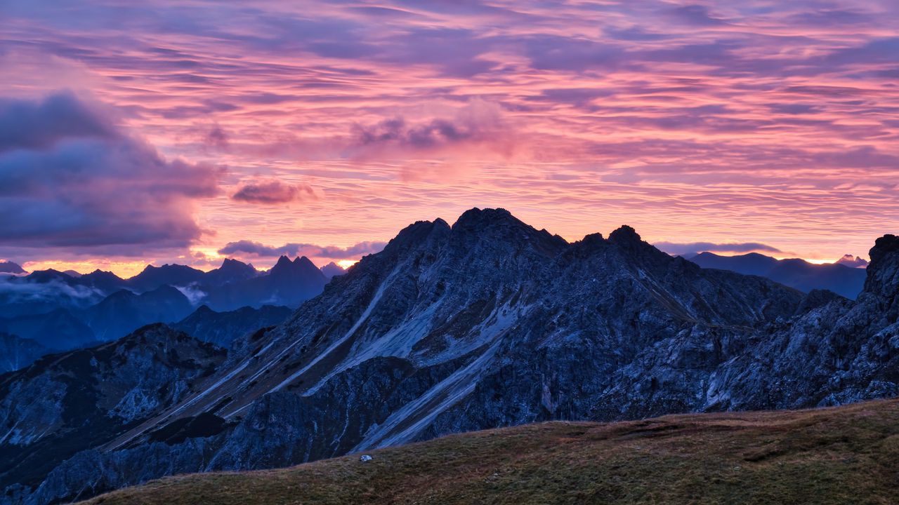 Обои горы, облака, закат, небо, природа