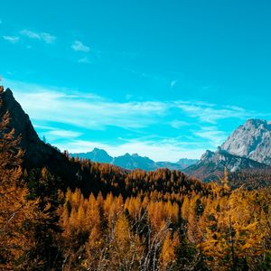 Превью обои горы, осень, деревья, небо, пейзаж