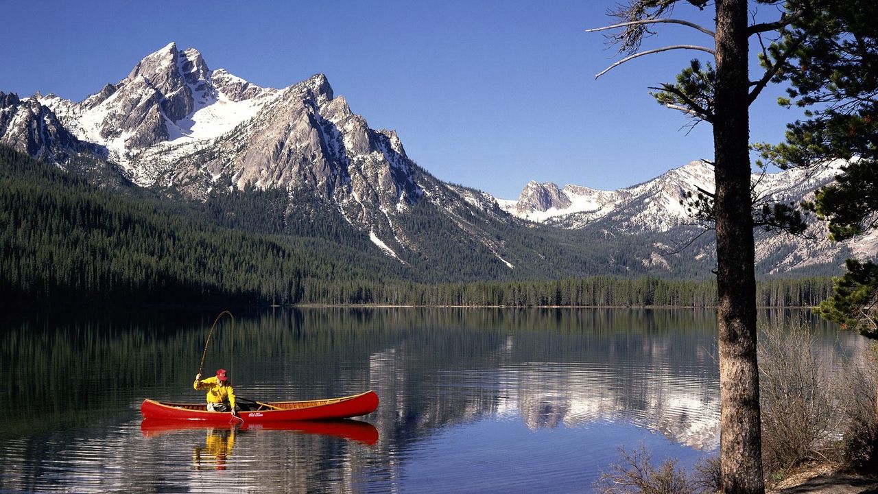 Обои горы, озеро, айдахо, рыбак, лодка