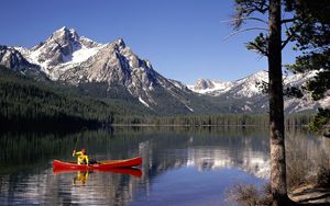 Превью обои горы, озеро, айдахо, рыбак, лодка