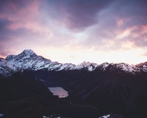 Превью обои горы, озеро, даль, туман, вершина