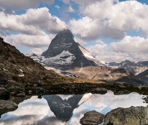 Превью обои горы, озеро, облака, камни, природа