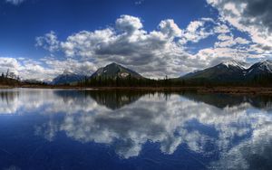 Превью обои горы, озеро, панорама, поверхность, облака, отражение
