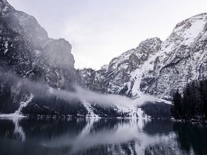 Превью обои горы, озеро, туман, заснеженный, пейзаж